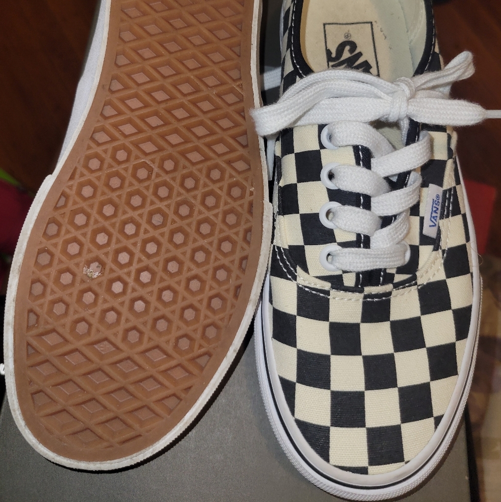 Checkered vans - Picture 3 of 3